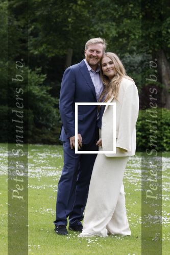Den Haag 7 juni 2024
Fotouurte met de koninklijke familie op Huis ten Bosch .
Aanwezig Koning Willem Alexander Koningin Maxima Prinses Amalia Prinses Alexia Prinses Ariane en hun hondje Rambo.