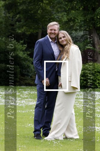 Den Haag 7 juni 2024
Fotouurte met de koninklijke familie op Huis ten Bosch .
Aanwezig Koning Willem Alexander Koningin Maxima Prinses Amalia Prinses Alexia Prinses Ariane en hun hondje Rambo.