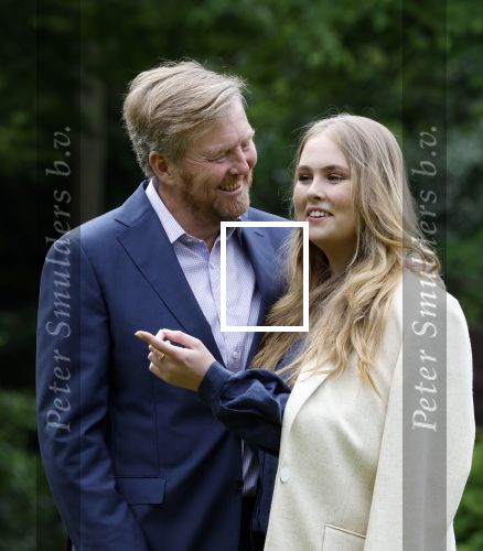Den Haag 7 juni 2024
Fotouurte met de koninklijke familie op Huis ten Bosch .
Aanwezig Koning Willem Alexander Koningin Maxima Prinses Amalia Prinses Alexia Prinses Ariane en hun hondje Rambo.