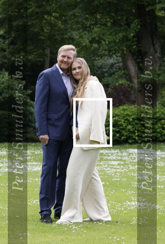 Den Haag 7 juni 2024
Fotouurte met de koninklijke familie op Huis ten Bosch .
Aanwezig Koning Willem Alexander Koningin Maxima Prinses Amalia Prinses Alexia Prinses Ariane en hun hondje Rambo.