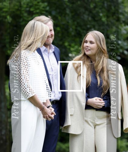 Den Haag 7 juni 2024
Fotouurte met de koninklijke familie op Huis ten Bosch .
Aanwezig Koning Willem Alexander Koningin Maxima Prinses Amalia Prinses Alexia Prinses Ariane en hun hondje Rambo.
