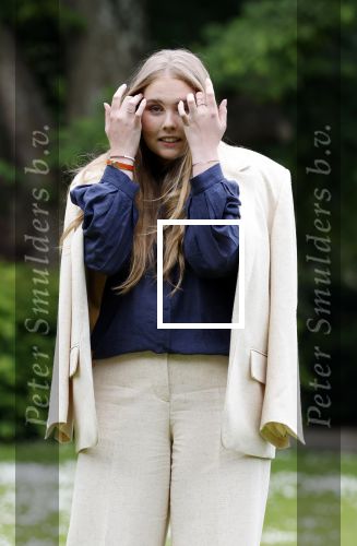 Den Haag 7 juni 2024
Fotouurte met de koninklijke familie op Huis ten Bosch .
Aanwezig Koning Willem Alexander Koningin Maxima Prinses Amalia Prinses Alexia Prinses Ariane en hun hondje Rambo.