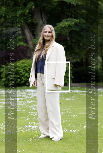 Den Haag 7 juni 2024
Fotouurte met de koninklijke familie op Huis ten Bosch .
Aanwezig Koning Willem Alexander Koningin Maxima Prinses Amalia Prinses Alexia Prinses Ariane en hun hondje Rambo.