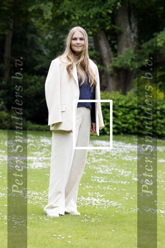 Den Haag 7 juni 2024
Fotouurte met de koninklijke familie op Huis ten Bosch .
Aanwezig Koning Willem Alexander Koningin Maxima Prinses Amalia Prinses Alexia Prinses Ariane en hun hondje Rambo.