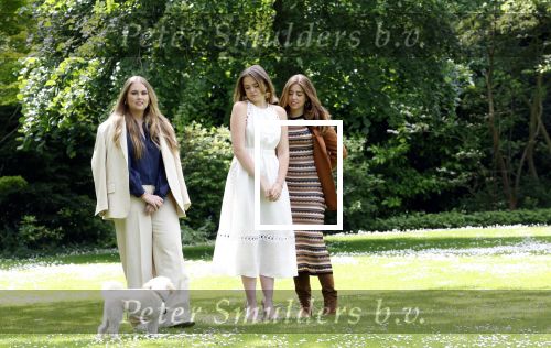 Den Haag 7 juni 2024
Fotouurte met de koninklijke familie op Huis ten Bosch .
Aanwezig Koning Willem Alexander Koningin Maxima Prinses Amalia Prinses Alexia Prinses Ariane en hun hondje Rambo.