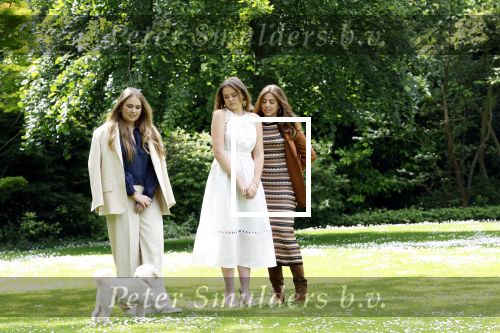Den Haag 7 juni 2024
Fotouurte met de koninklijke familie op Huis ten Bosch .
Aanwezig Koning Willem Alexander Koningin Maxima Prinses Amalia Prinses Alexia Prinses Ariane en hun hondje Rambo.