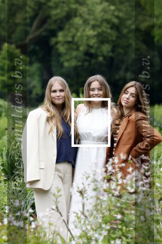 Den Haag 7 juni 2024
Fotouurte met de koninklijke familie op Huis ten Bosch .
Aanwezig Koning Willem Alexander Koningin Maxima Prinses Amalia Prinses Alexia Prinses Ariane en hun hondje Rambo.