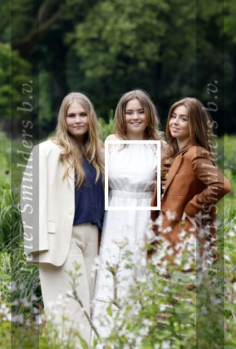 Den Haag 7 juni 2024
Fotouurte met de koninklijke familie op Huis ten Bosch .
Aanwezig Koning Willem Alexander Koningin Maxima Prinses Amalia Prinses Alexia Prinses Ariane en hun hondje Rambo.