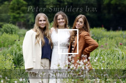 Den Haag 7 juni 2024
Fotouurte met de koninklijke familie op Huis ten Bosch .
Aanwezig Koning Willem Alexander Koningin Maxima Prinses Amalia Prinses Alexia Prinses Ariane en hun hondje Rambo.