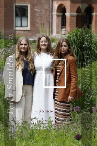 Den Haag 7 juni 2024
Fotouurte met de koninklijke familie op Huis ten Bosch .
Aanwezig Koning Willem Alexander Koningin Maxima Prinses Amalia Prinses Alexia Prinses Ariane en hun hondje Rambo.