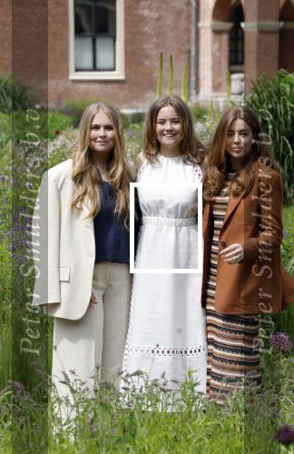Den Haag 7 juni 2024
Fotouurte met de koninklijke familie op Huis ten Bosch .
Aanwezig Koning Willem Alexander Koningin Maxima Prinses Amalia Prinses Alexia Prinses Ariane en hun hondje Rambo.