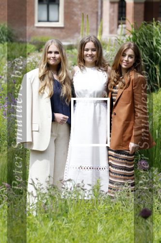 Den Haag 7 juni 2024
Fotouurte met de koninklijke familie op Huis ten Bosch .
Aanwezig Koning Willem Alexander Koningin Maxima Prinses Amalia Prinses Alexia Prinses Ariane en hun hondje Rambo.