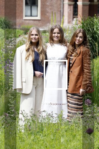 Den Haag 7 juni 2024
Fotouurte met de koninklijke familie op Huis ten Bosch .
Aanwezig Koning Willem Alexander Koningin Maxima Prinses Amalia Prinses Alexia Prinses Ariane en hun hondje Rambo.