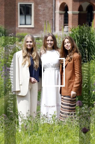 Den Haag 7 juni 2024
Fotouurte met de koninklijke familie op Huis ten Bosch .
Aanwezig Koning Willem Alexander Koningin Maxima Prinses Amalia Prinses Alexia Prinses Ariane en hun hondje Rambo.