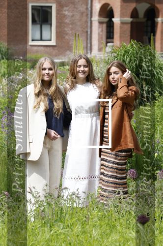 Den Haag 7 juni 2024
Fotouurte met de koninklijke familie op Huis ten Bosch .
Aanwezig Koning Willem Alexander Koningin Maxima Prinses Amalia Prinses Alexia Prinses Ariane en hun hondje Rambo.