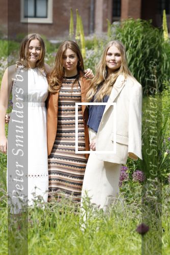 Den Haag 7 juni 2024
Fotouurte met de koninklijke familie op Huis ten Bosch .
Aanwezig Koning Willem Alexander Koningin Maxima Prinses Amalia Prinses Alexia Prinses Ariane en hun hondje Rambo.