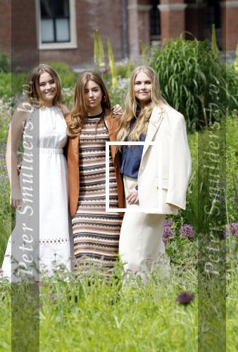 Den Haag 7 juni 2024
Fotouurte met de koninklijke familie op Huis ten Bosch .
Aanwezig Koning Willem Alexander Koningin Maxima Prinses Amalia Prinses Alexia Prinses Ariane en hun hondje Rambo.