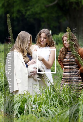 Den Haag 7 juni 2024
Fotouurte met de koninklijke familie op Huis ten Bosch .
Aanwezig Koning Willem Alexander Koningin Maxima Prinses Amalia Prinses Alexia Prinses Ariane en hun hondje Rambo.