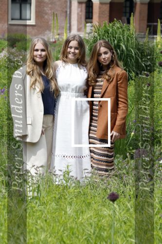 Den Haag 7 juni 2024
Fotouurte met de koninklijke familie op Huis ten Bosch .
Aanwezig Koning Willem Alexander Koningin Maxima Prinses Amalia Prinses Alexia Prinses Ariane en hun hondje Rambo.