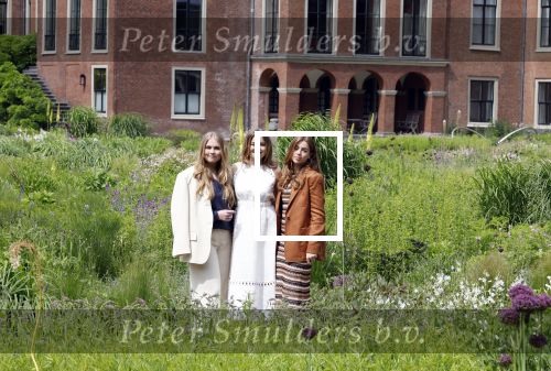 Den Haag 7 juni 2024
Fotouurte met de koninklijke familie op Huis ten Bosch .
Aanwezig Koning Willem Alexander Koningin Maxima Prinses Amalia Prinses Alexia Prinses Ariane en hun hondje Rambo.