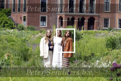 Den Haag 7 juni 2024
Fotouurte met de koninklijke familie op Huis ten Bosch .
Aanwezig Koning Willem Alexander Koningin Maxima Prinses Amalia Prinses Alexia Prinses Ariane en hun hondje Rambo.