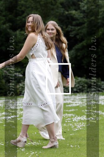 Den Haag 7 juni 2024
Fotouurte met de koninklijke familie op Huis ten Bosch .
Aanwezig Koning Willem Alexander Koningin Maxima Prinses Amalia Prinses Alexia Prinses Ariane en hun hondje Rambo.