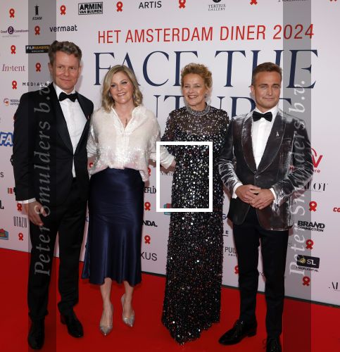 Amsterdam 8 juni 2024
Het Amsterdam diner in AFAS live . Vele Bekende mensen en zakenmensen kwamen naar het gala waar geld opgehaald wordt voor het aids fonds. Prinses Mabel