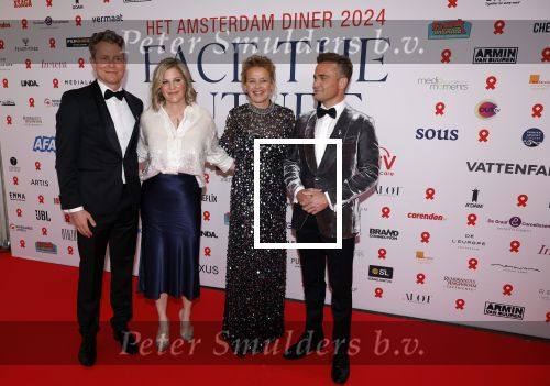 Amsterdam 8 juni 2024
Het Amsterdam diner in AFAS live . Vele Bekende mensen en zakenmensen kwamen naar het gala waar geld opgehaald wordt voor het aids fonds. Prinses Mabel