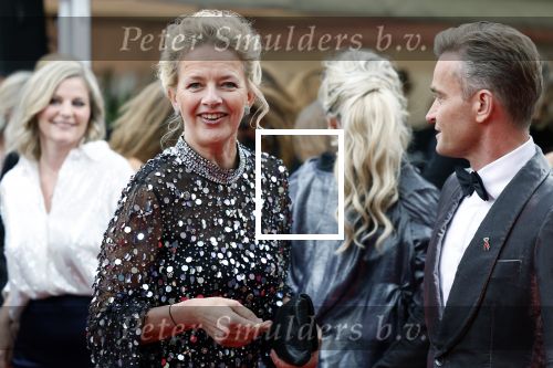 Amsterdam 8 juni 2024
Het Amsterdam diner in AFAS live . Vele Bekende mensen en zakenmensen kwamen naar het gala waar geld opgehaald wordt voor het aids fonds. Prinses Mabel
