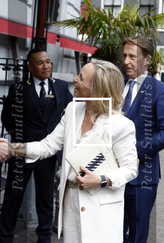 Den Haag 13 juni 2024
Prinses Margarita en Cees Wijburg arriveren bij Hotel des Indes voor de nationale veteranendag.