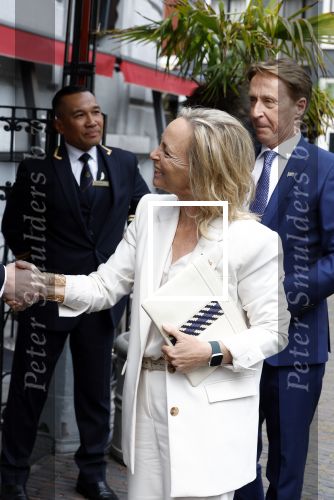 Den Haag 13 juni 2024
Prinses Margarita en Cees Wijburg arriveren bij Hotel des Indes voor de nationale veteranendag.