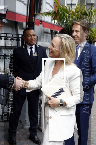 Den Haag 13 juni 2024
Prinses Margarita en Cees Wijburg arriveren bij Hotel des Indes voor de nationale veteranendag.