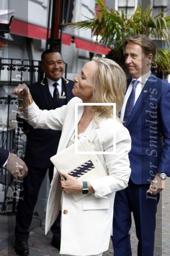 Den Haag 13 juni 2024
Prinses Margarita en Cees Wijburg arriveren bij Hotel des Indes voor de nationale veteranendag.