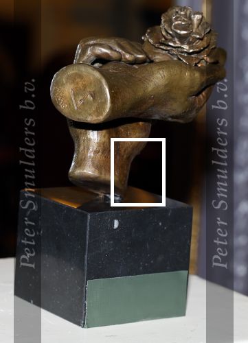 Den Haag 13 juni 2024
Prinses Margarita en Cees Wijburg arriveren bij Hotel des Indes voor de nationale veteranendag. Prinses Margarita maakte een bronzen beeld met een hand en een Anjer