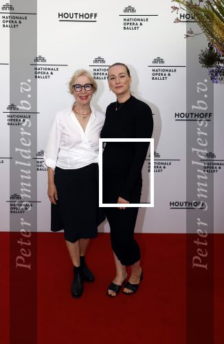 Amsterdam 28 juni 2024
Premiere Nationaal Ballet in de stopera. Puck Pomelien  kwam met haar moeder