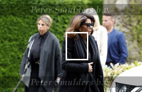 Rotterdam 14 juni 2024 
Begrafenis en besloten kring van Jan v Galen de vader van Rachel Hazes op begraafplaats Hofwijk in de witte kapel. Aanwezig beste vrienden Jaqueline Laats Jeanine Heruer Joop Kruis Ricardo Klaverdijk en Loes v Katwijk