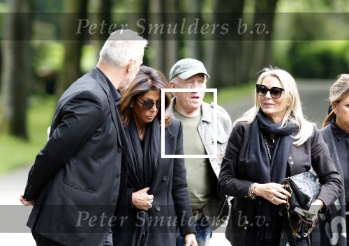 Rotterdam 14 juni 2024 
Begrafenis en besloten kring van Jan v Galen de vader van Rachel Hazes op begraafplaats Hofwijk in de witte kapel. Aanwezig beste vrienden Jaqueline Laats Jeanine Heruer Joop Kruis Ricardo Klaverdijk en Loes v Katwijk