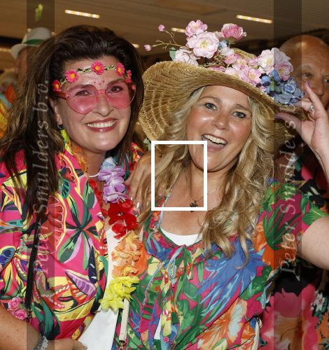 Amsterdam 25 mei 2024
Feestje na concert van de Toppers in de Johan Cruijff Arena. Rebecca Frequin met een vriendin