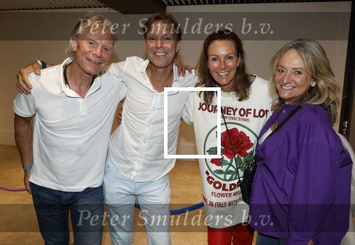 Amsterdam 25 mei 2024
Feestje na concert van de Toppers in de Johan Cruijff Arena. Rene Oosterman met zijn vrouw en vrienden