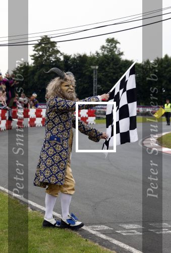 Lelystad 13 juni 2024
Rob kamphues en Jan Jaap v Roon organiseren met stichting groot hart een event , het grote race circus komt eraan, op de kartbaan in Lelystad .  Patrick Stoof is de presentator en ook Jack Plooij draagt zijn steentje bij. Rob Kamphues was er samen met zijn vriendin