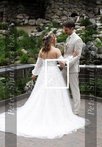 Arnhem 27 mei 2024
Trouwen Robbert de Nijs en zijn vrouw Sharon in Burgers Zoo. Zijn vader Rob de Nijs en moeder Belinda Meuldijk waren de getuigen .