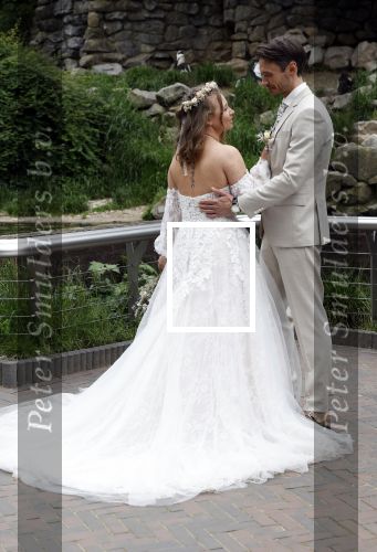 Arnhem 27 mei 2024
Trouwen Robbert de Nijs en zijn vrouw Sharon in Burgers Zoo. Zijn vader Rob de Nijs en moeder Belinda Meuldijk waren de getuigen .