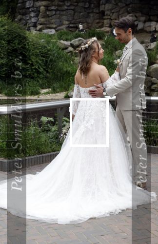 Arnhem 27 mei 2024
Trouwen Robbert de Nijs en zijn vrouw Sharon in Burgers Zoo. Zijn vader Rob de Nijs en moeder Belinda Meuldijk waren de getuigen .