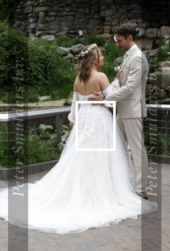 Arnhem 27 mei 2024
Trouwen Robbert de Nijs en zijn vrouw Sharon in Burgers Zoo. Zijn vader Rob de Nijs en moeder Belinda Meuldijk waren de getuigen .