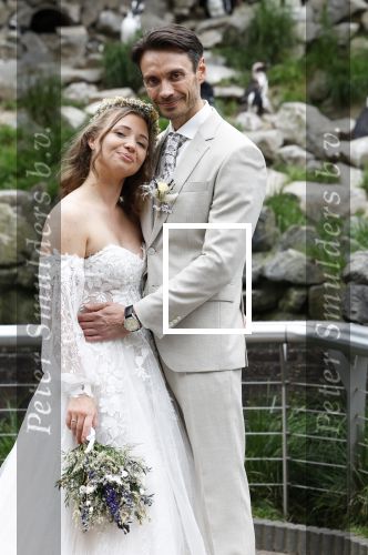 Arnhem 27 mei 2024
Trouwen Robbert de Nijs en zijn vrouw Sharon in Burgers Zoo. Zijn vader Rob de Nijs en moeder Belinda Meuldijk waren de getuigen .