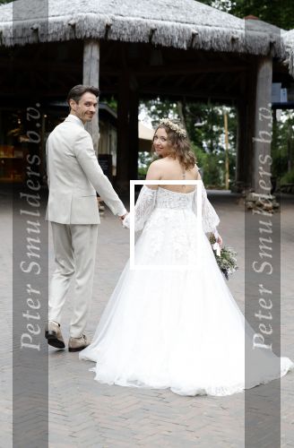 Arnhem 27 mei 2024
Trouwen Robbert de Nijs en zijn vrouw Sharon in Burgers Zoo. Zijn vader Rob de Nijs en moeder Belinda Meuldijk waren de getuigen .