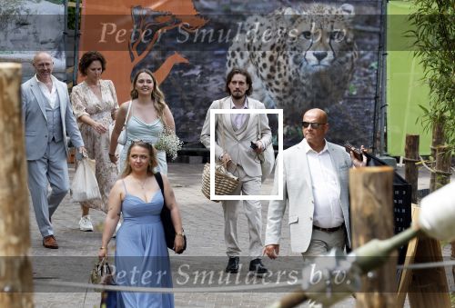 Arnhem 27 mei 2024
Trouwen Robbert de Nijs en zijn vrouw Sharon in Burgers Zoo. Zijn vader Rob de Nijs en moeder Belinda Meuldijk waren de getuigen .