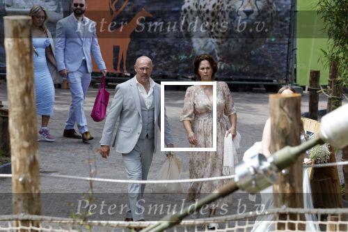 Arnhem 27 mei 2024
Trouwen Robbert de Nijs en zijn vrouw Sharon in Burgers Zoo. Zijn vader Rob de Nijs en moeder Belinda Meuldijk waren de getuigen .