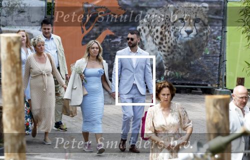 Arnhem 27 mei 2024
Trouwen Robbert de Nijs en zijn vrouw Sharon in Burgers Zoo. Zijn vader Rob de Nijs en moeder Belinda Meuldijk waren de getuigen .