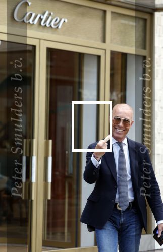 Amsterdam 24 juni 2024
Rogier Smit met gebroken middelvinger op de pc hooftstraat